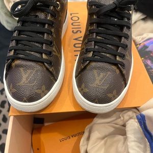 Authentic Women Louis Vuitton Sneakers